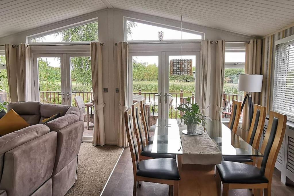 Lakeside View Wisbech Bagian luar foto