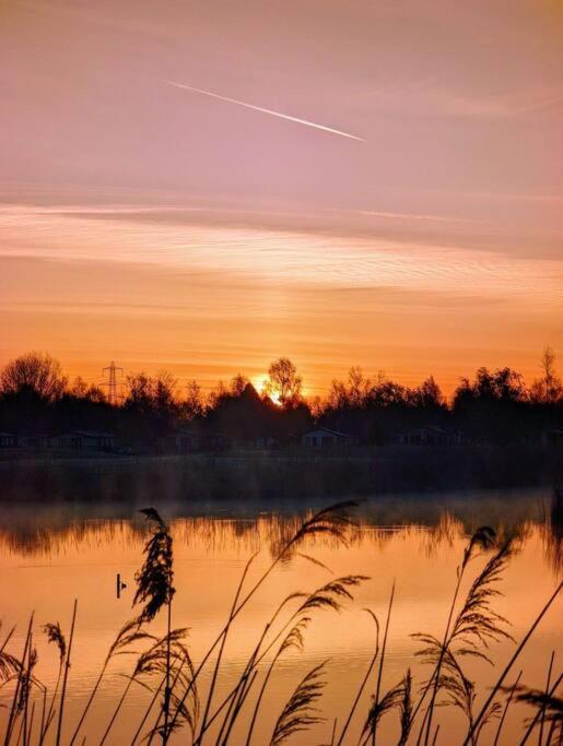 Lakeside View Wisbech Bagian luar foto